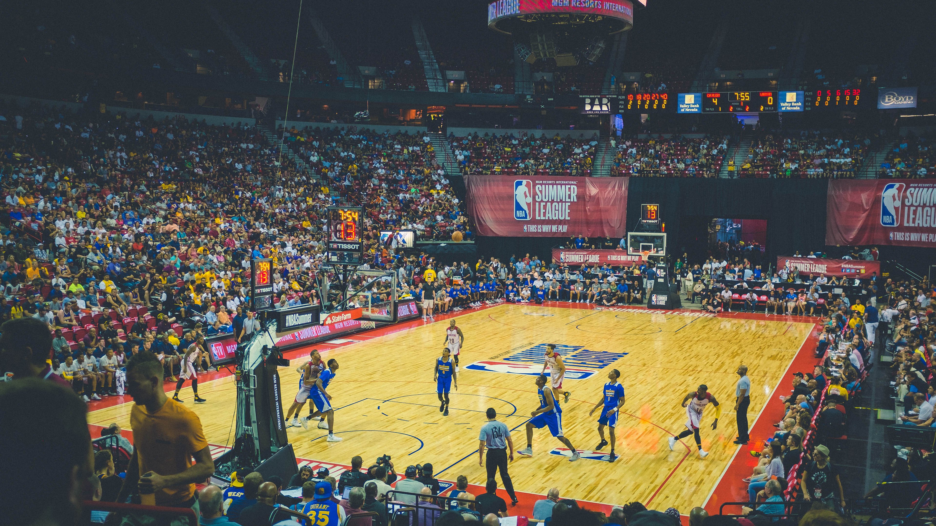 未来足球裁判将实现全智能化,判罚精准度大幅提升,足球裁判专业术语